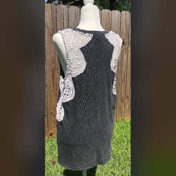 We The Free Bullseye Tank - Picture 4 of 8